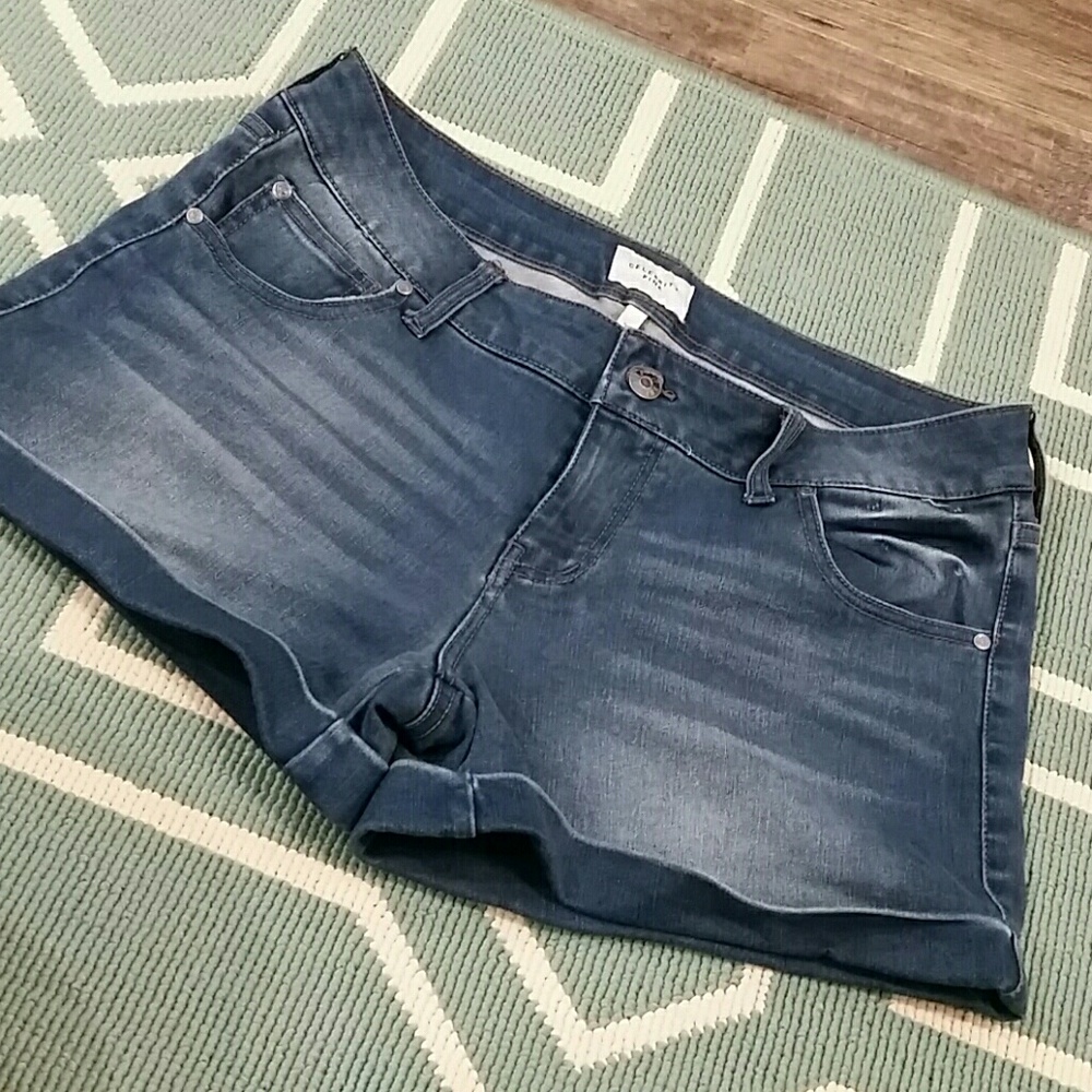 Great condition Celebrity Pink jean shorts